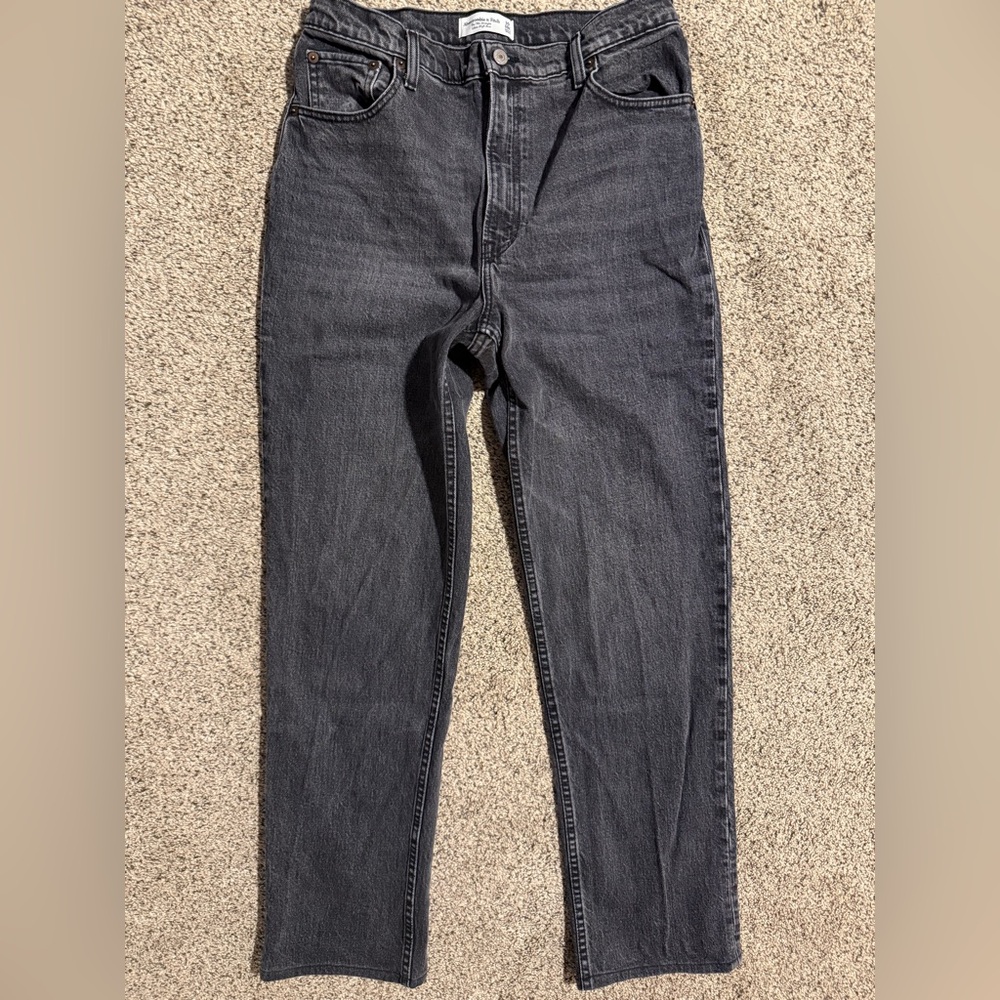 Women’s Abercrombie & Fitch Black Denim “90’s straight ultra high rise” size 30